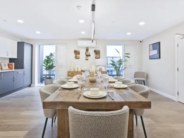 Flat for rent in Ashley Park, Surrey