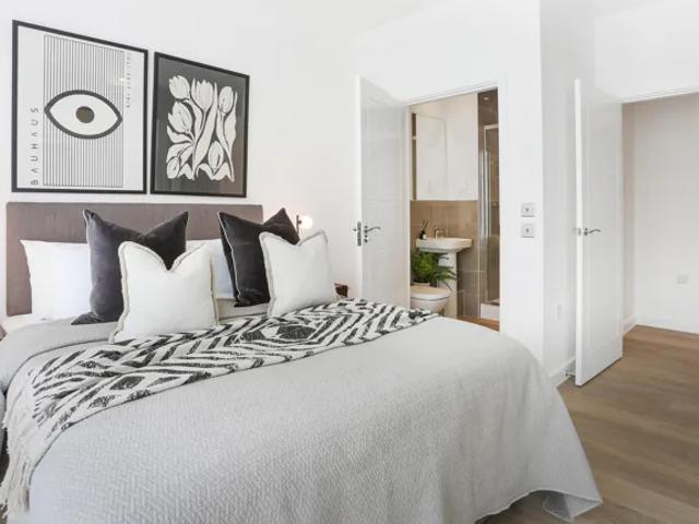 Flat for rent in Hersham, Walton-on-Thames