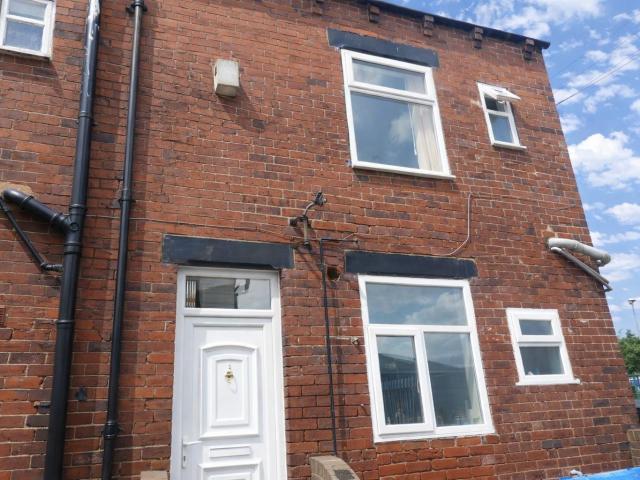 Flat for rent in Purston Jaglin, West Yorkshire