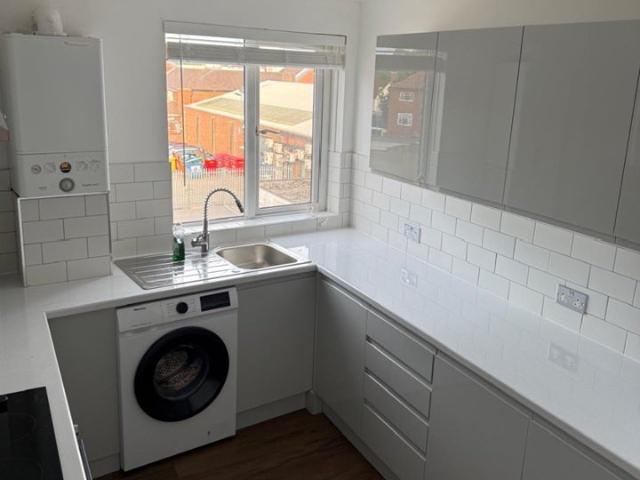 Flat for rent in Beaconsfield New Town, Knotty Green