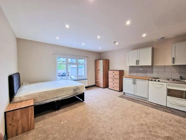 Flat for rent in Turves Green, West Midlands