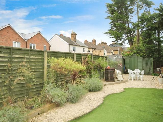 Flat for rent in Row Town, Surrey