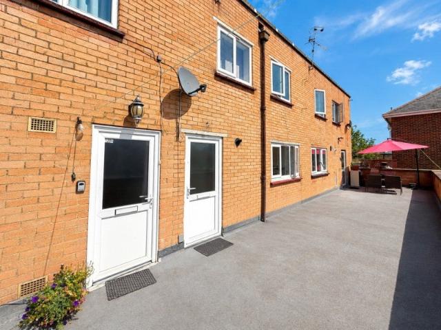 Flat for rent in Addlestone, Runnymede