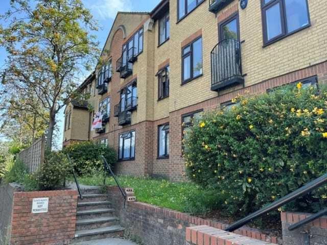 Flat for rent in Swanscombe and Greenhithe, Monks Orchard