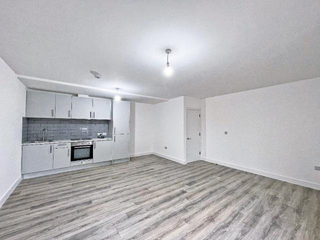 Flat for rent in Hook, Hart