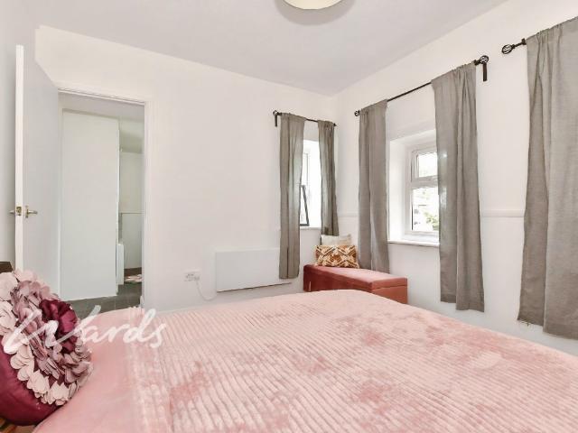 Flat for rent in Oxenden, The Bridge