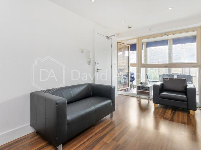 Flat for rent in New Southgate, Greater London