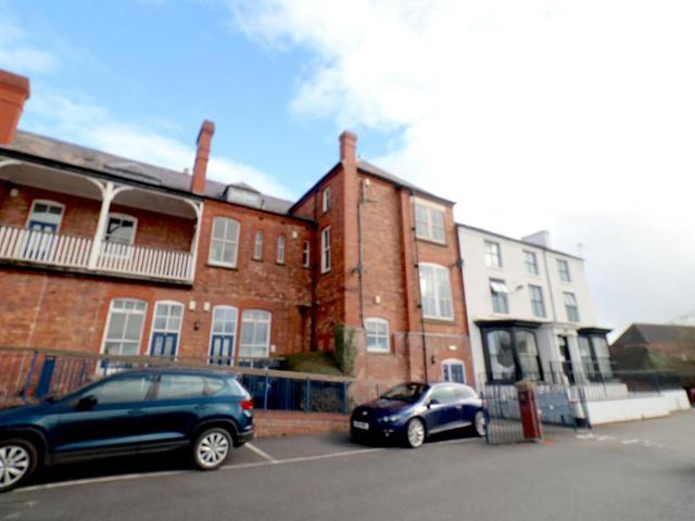 Flat for rent in Stone, Baswich