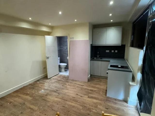 Flat for rent in Whyteleafe, Tandridge