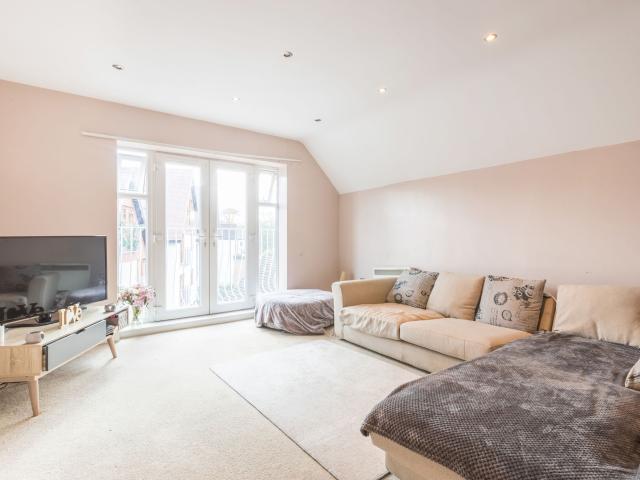 Flat for rent in Oxted, Hillview