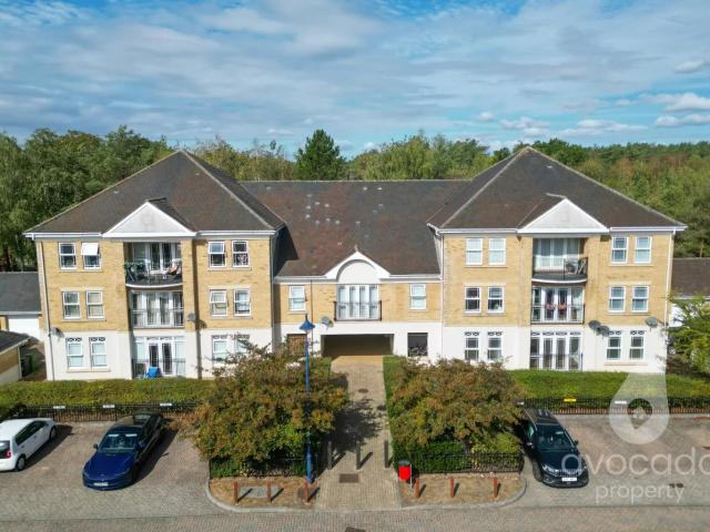 Flat for rent in Dettingen Park, Deepcut