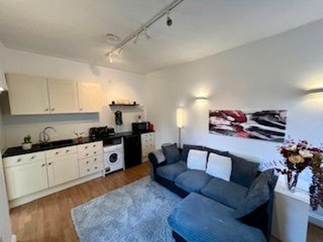 Flat for rent in Strand-on-the-Green, Greater London