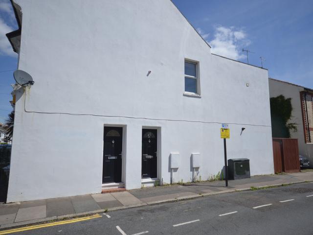 Flat for rent in Aldrington