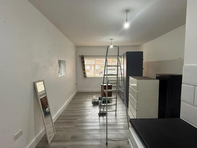 Flat for rent in Hayes, Greater London