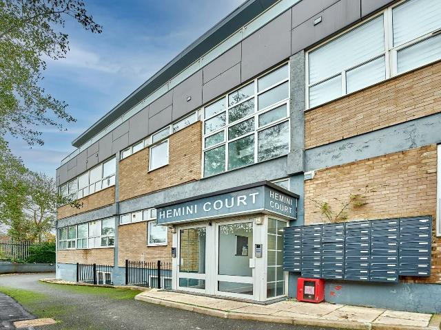 Flat for rent in Elstree and Borehamwood, Borehamwood