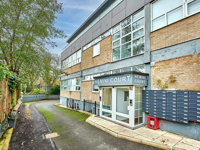 Flat for rent in Borehamwood, Hertsmere