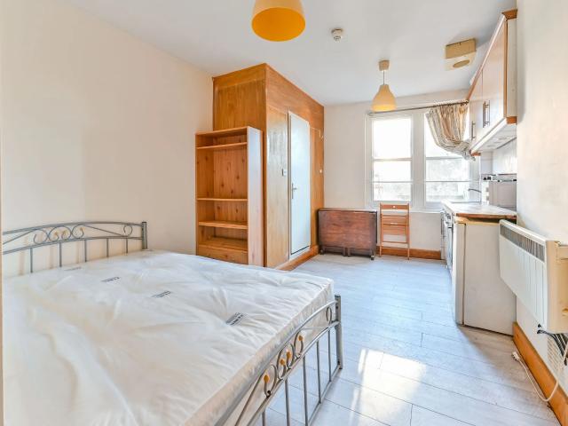 Flat for rent in West Hackney, Greater London