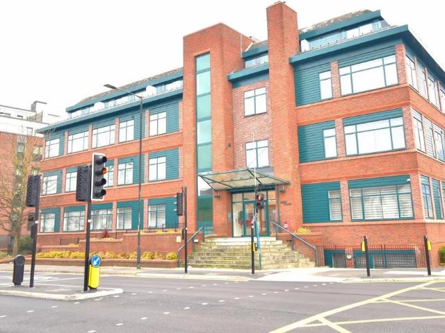 Flat for rent in Slough