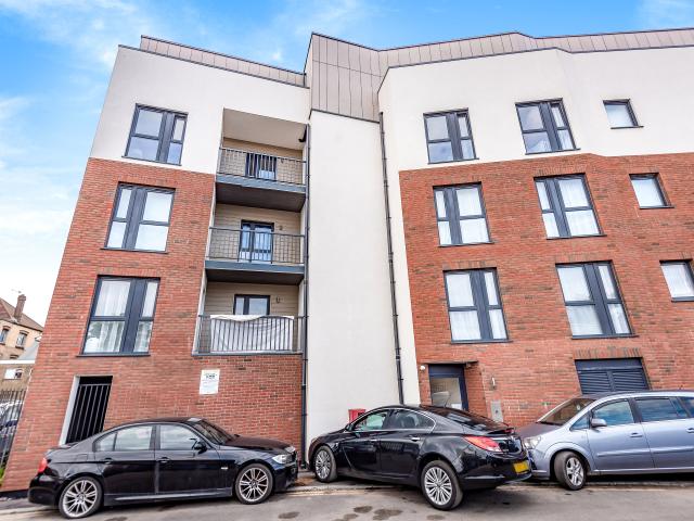 Flat for rent in Slough