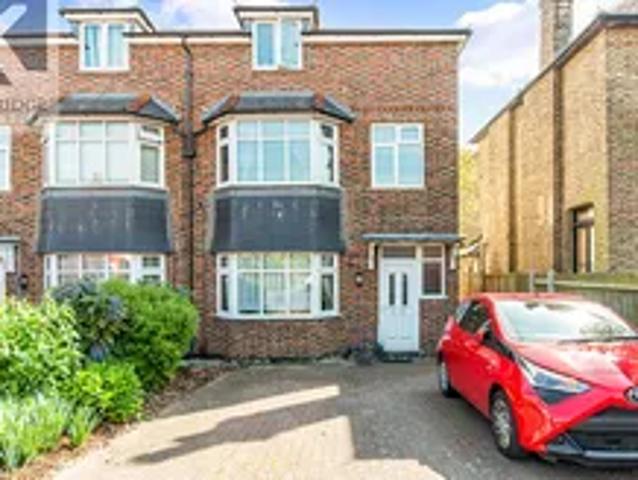 Flat for rent in Stoneleigh, Ewell