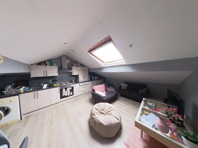 Flat for rent in Hyde Park, Leeds