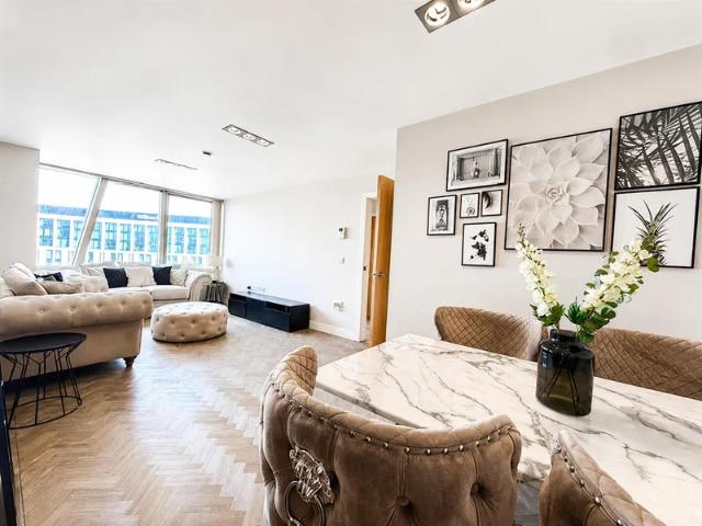 Flat for rent in Waterfront, Calderstones