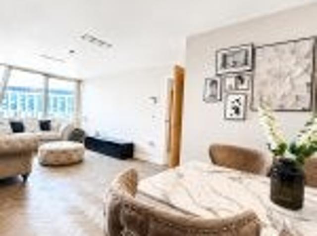 Flat for rent in Waterfront, Calderstones