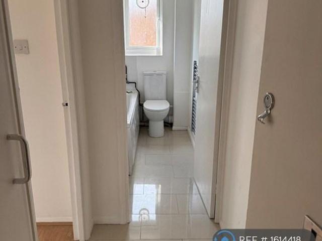 Flat for rent in Edmonton, Greater London