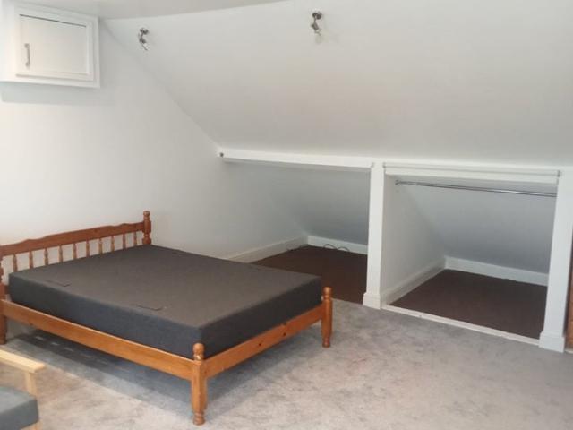 Flat for rent in Lonesome, Greater London