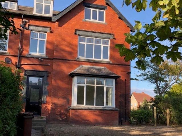 Flat for rent in Roundhay, West Yorkshire