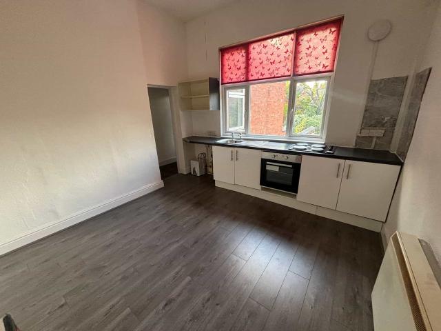 Flat for rent in West End, Old Wharf
