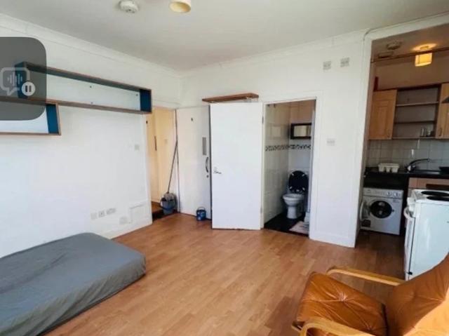 Flat for rent in Stroud Green, Greater London