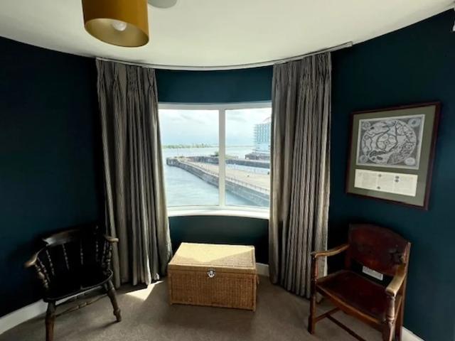 Flat for rent in Cardiff Bay, Falcon Lodge