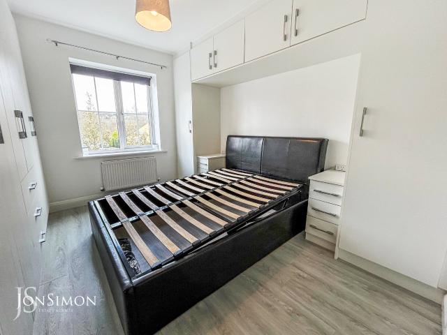 Flat for rent in Nuttall, Bury