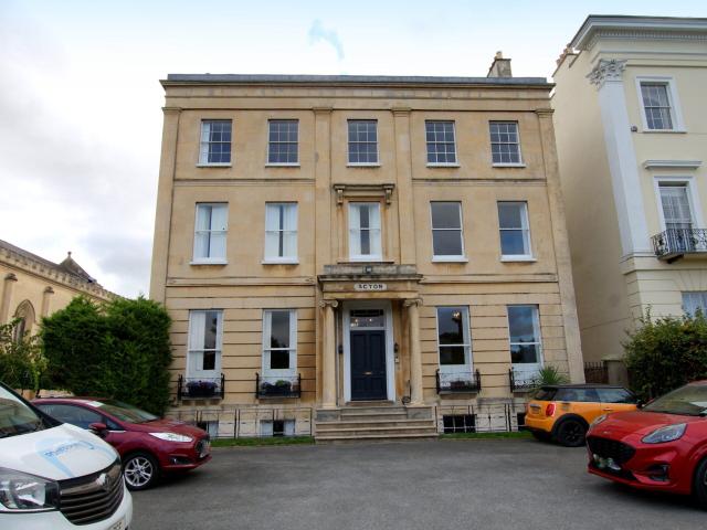 Flat for rent in Montpellier, Cheltenham