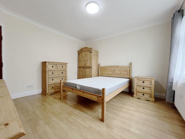 Flat for rent in Harmondsworth, Greater London