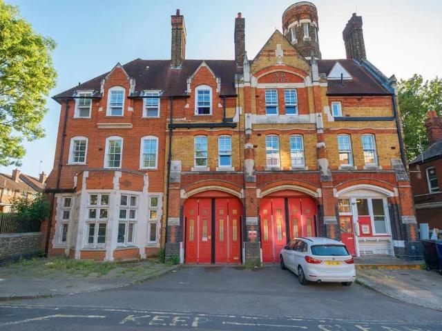 Flat for rent in Charlton Riverside, Greater London