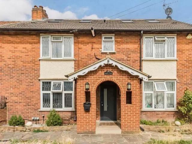 Flat for rent in London Borough of Hounslow, Hanworth