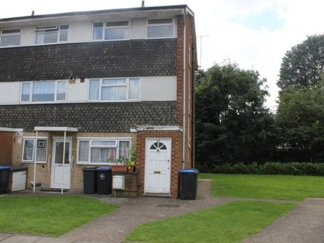 Flat for rent in London Borough of Brent, Greater London
