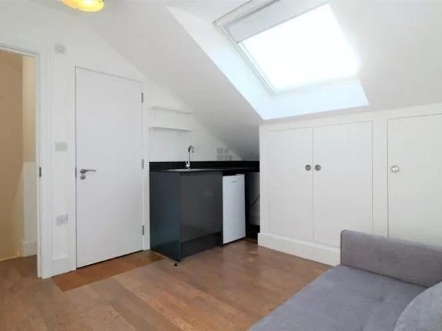 Flat for rent in Hendon, Greater London
