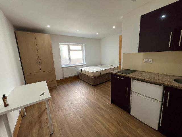 Flat for rent in Hendon, Greater London