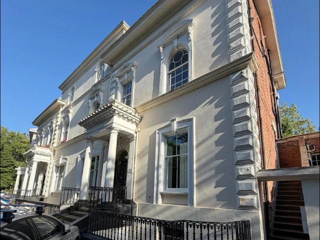 Flat for rent in Calderstones
