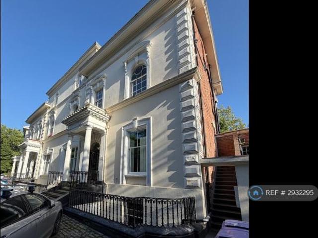 Flat for rent in Calderstones