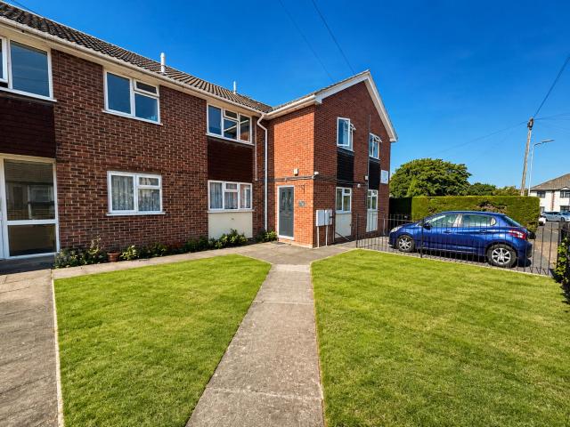 Flat for rent in Elm Park, Greater London