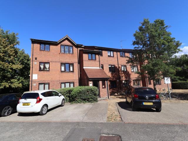 Flat for rent in London Borough of Lewisham, Greater London
