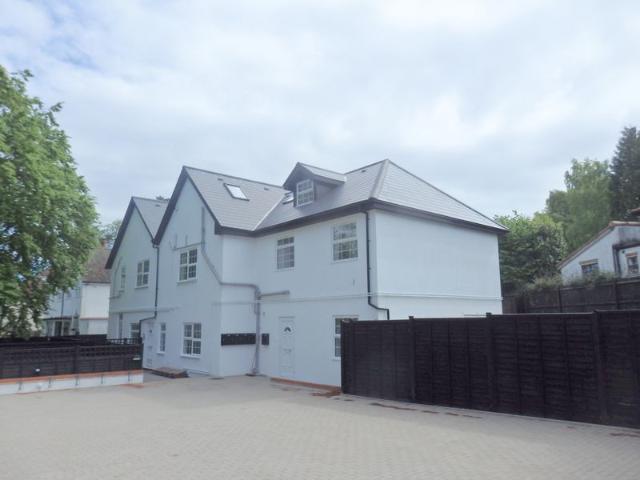 Flat for rent in Red Hill, Surrey