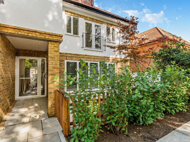 Flat for rent in Ickenham, Greater London