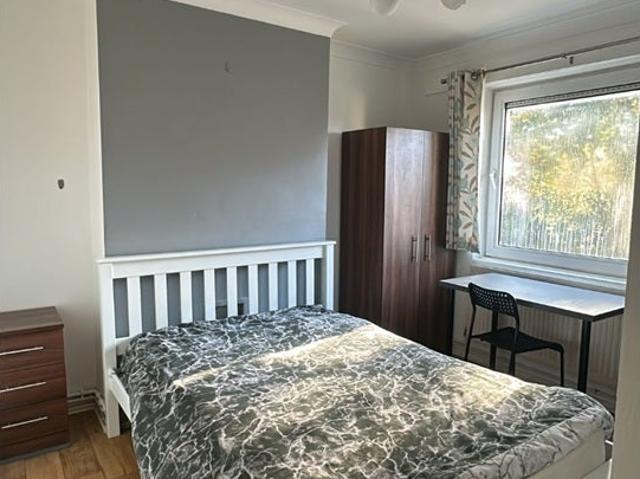Room for rent in Southfields, Greater London