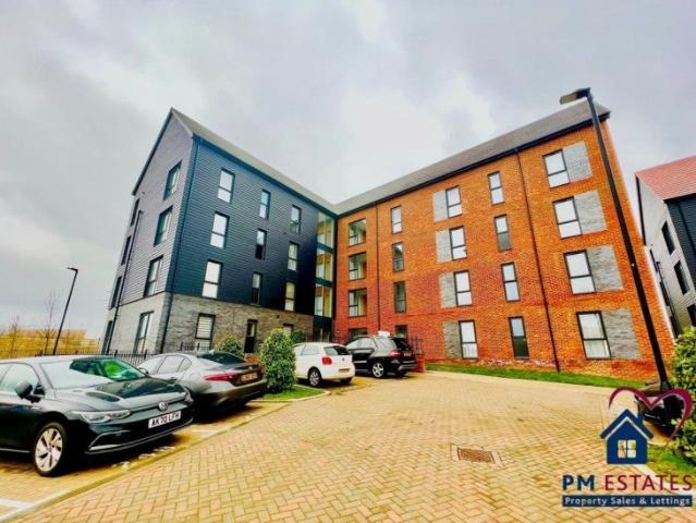 Flat for rent in Ebbsfleet Green, Dartford