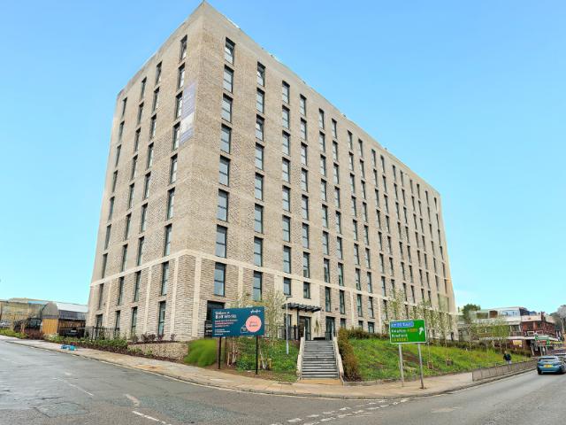 Flat for rent in Woolshops, Calderdale